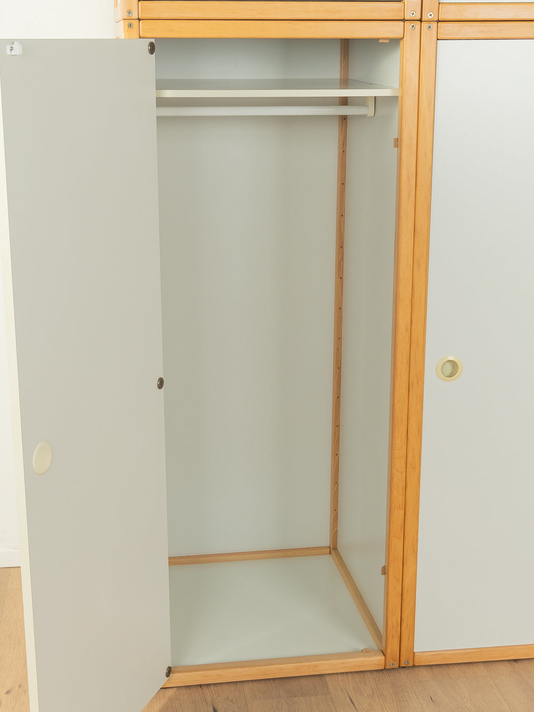 Flötotto wardrobe