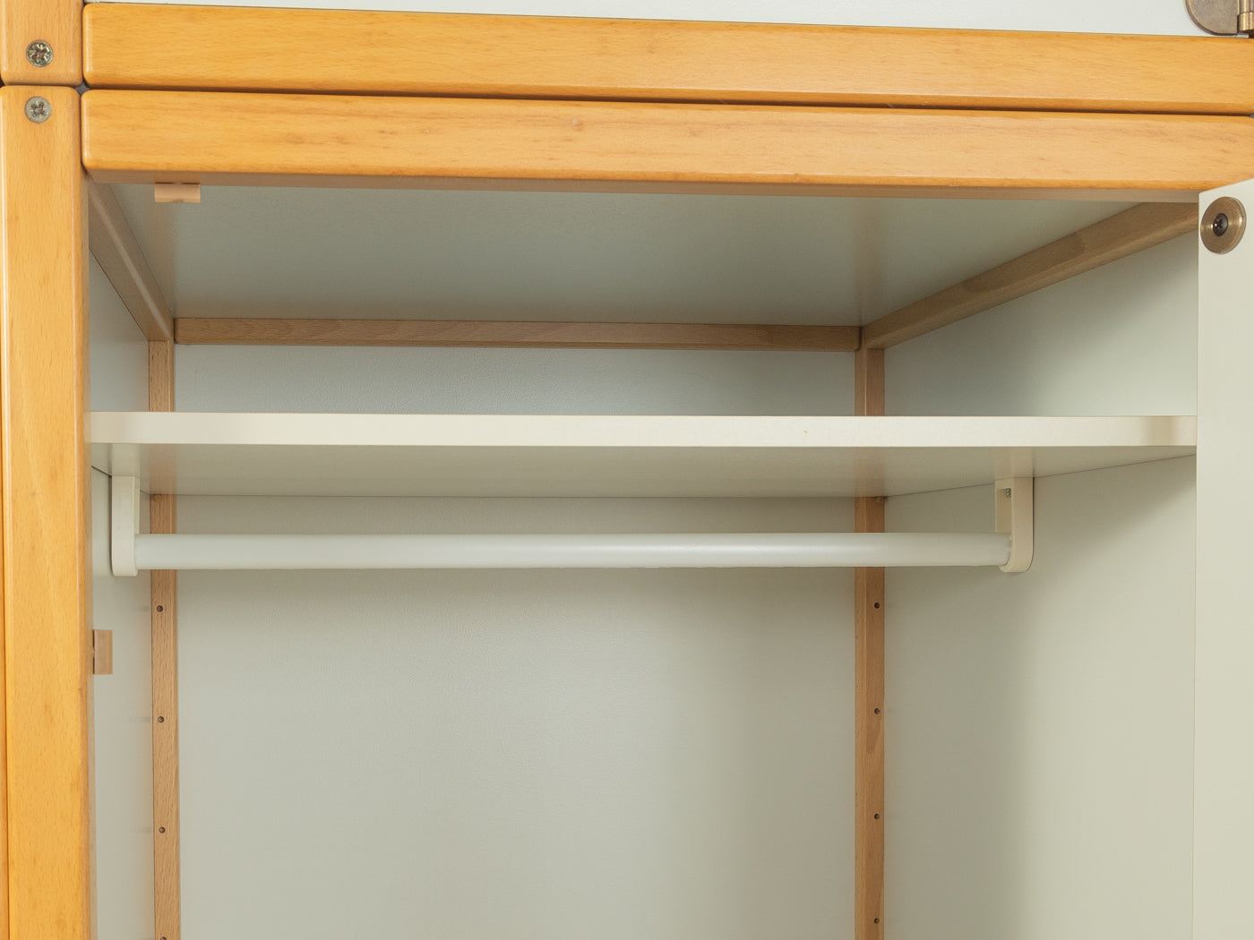 Flötotto wardrobe