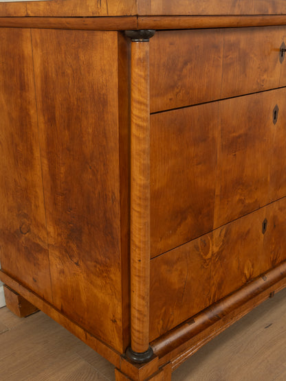 1830s Biedermeier chest of drawers
