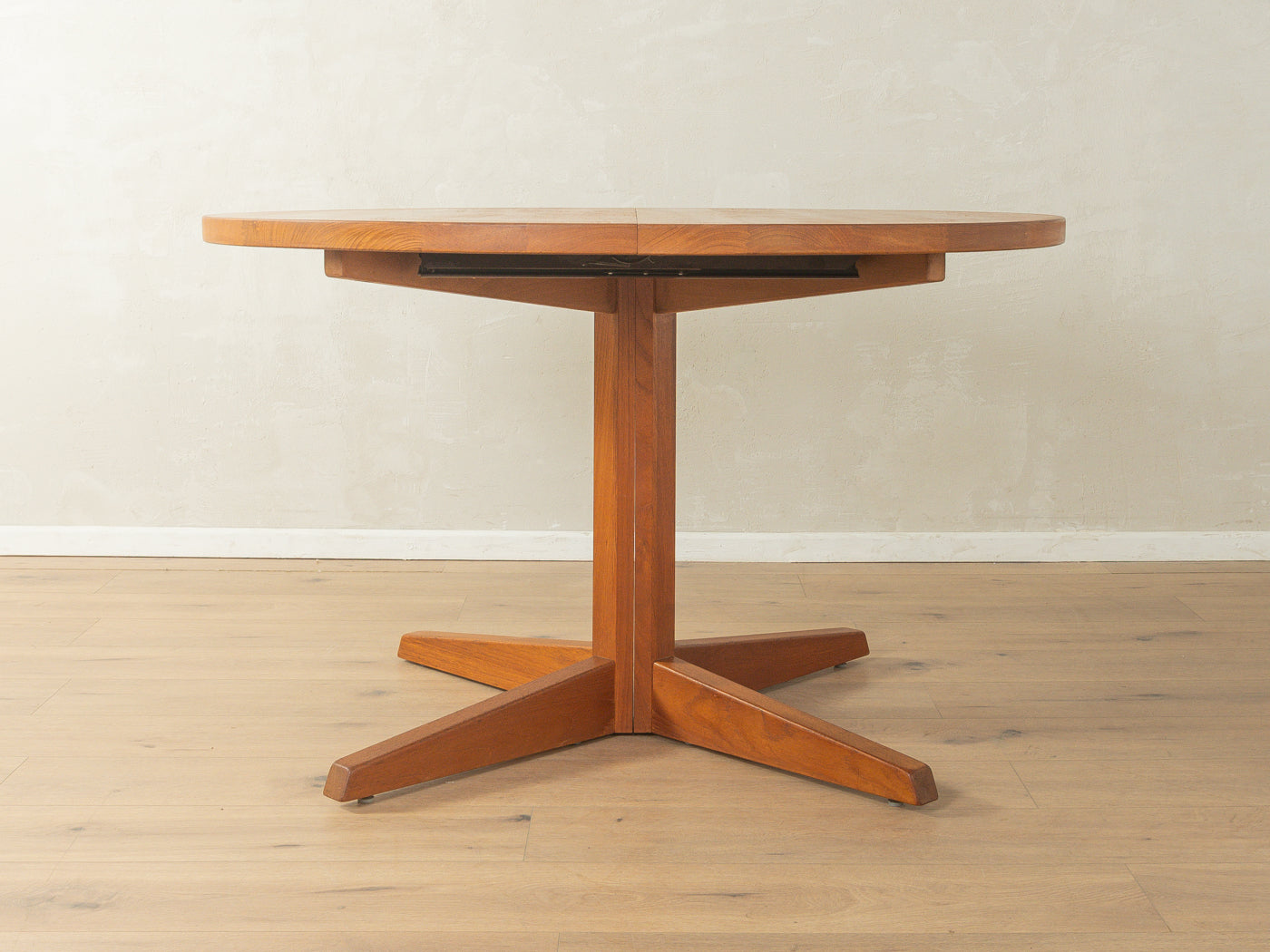 1960s dining table, CJ Rosengaarden – MCF Select