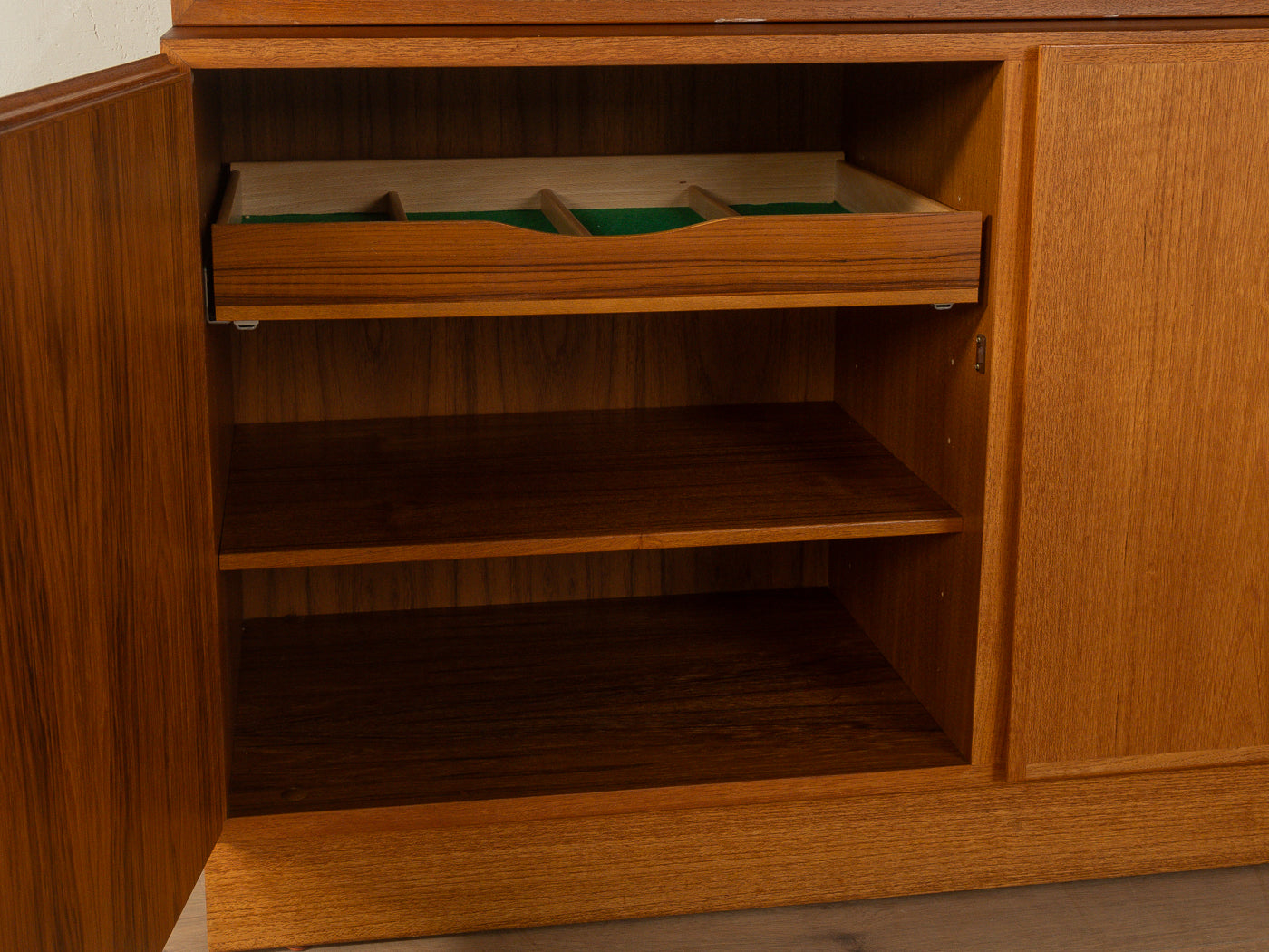 1960s dresser, Omann Jun.