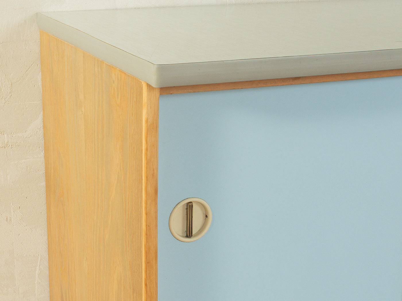 Zauberhafter 1950er Jahre Küchenschrank