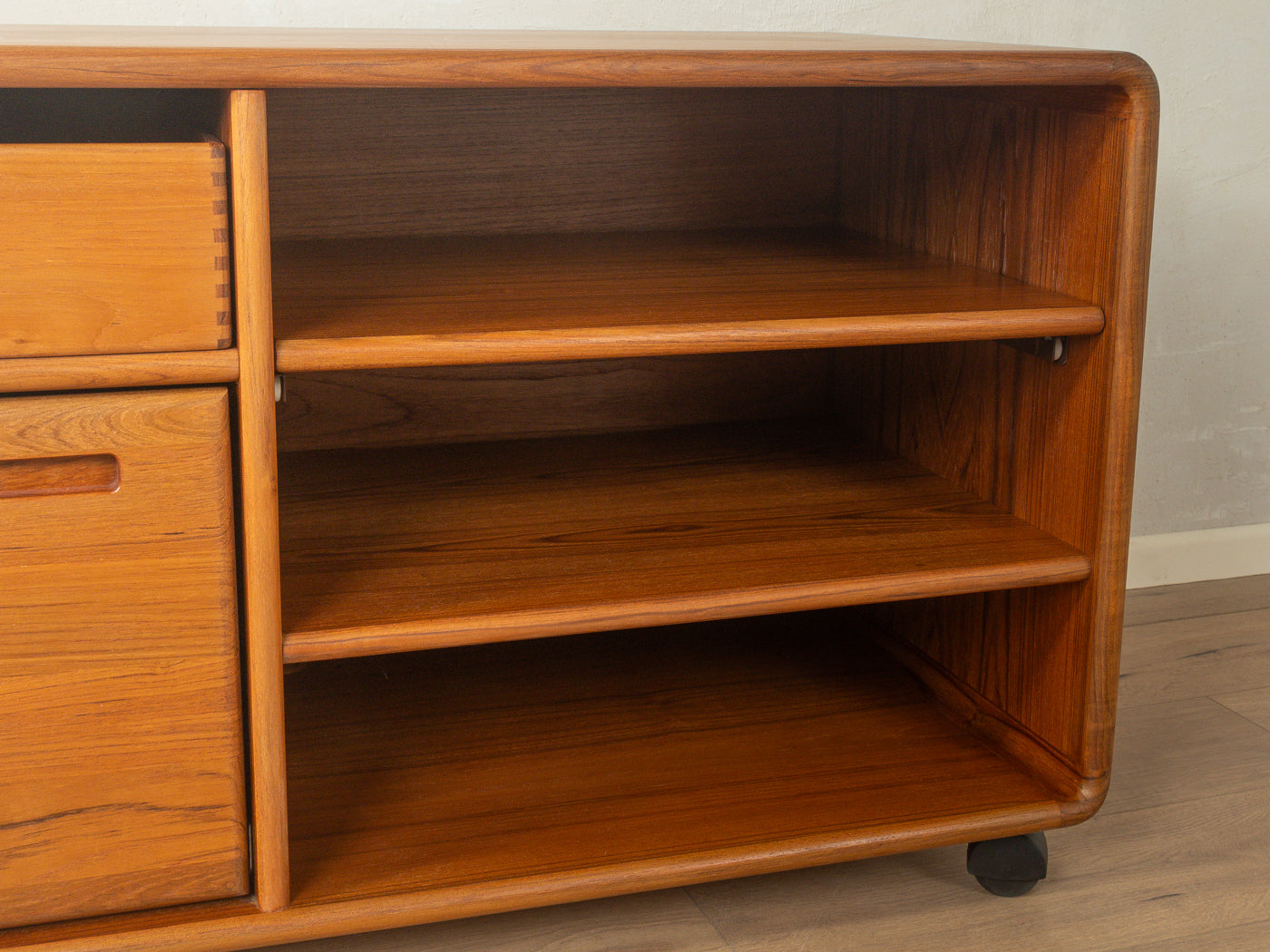 1960s HiFi rack, Dyrlund – MCF Select