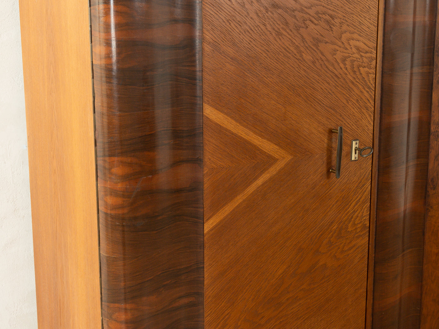 Art déco Kleiderschrank