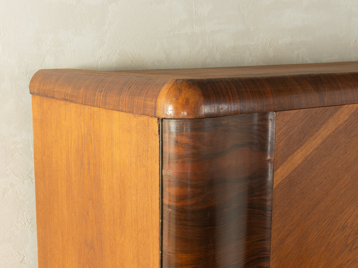 Art déco Kleiderschrank