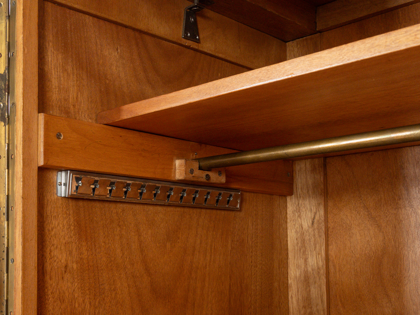 Art déco Kleiderschrank