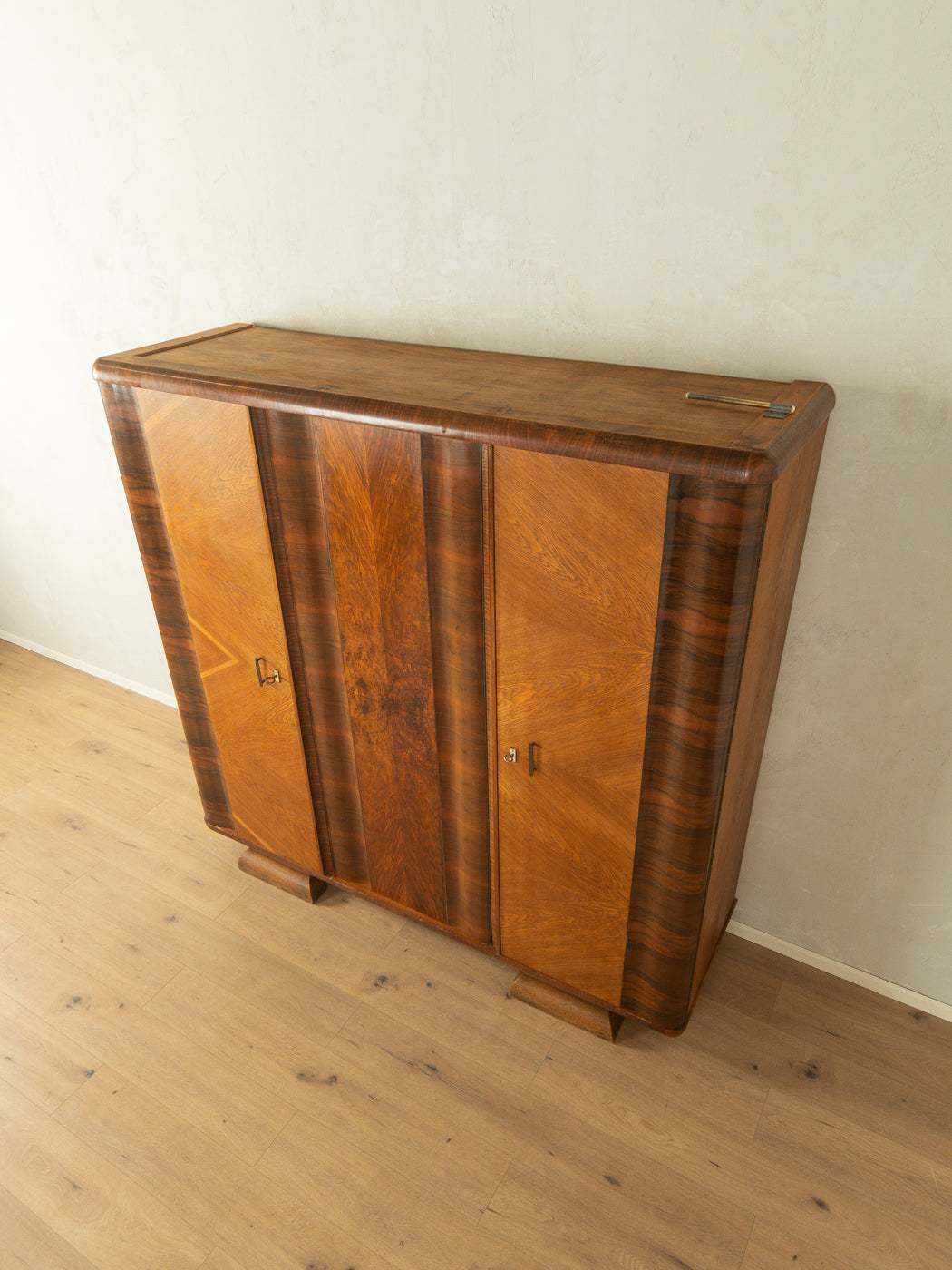 Art déco Kleiderschrank