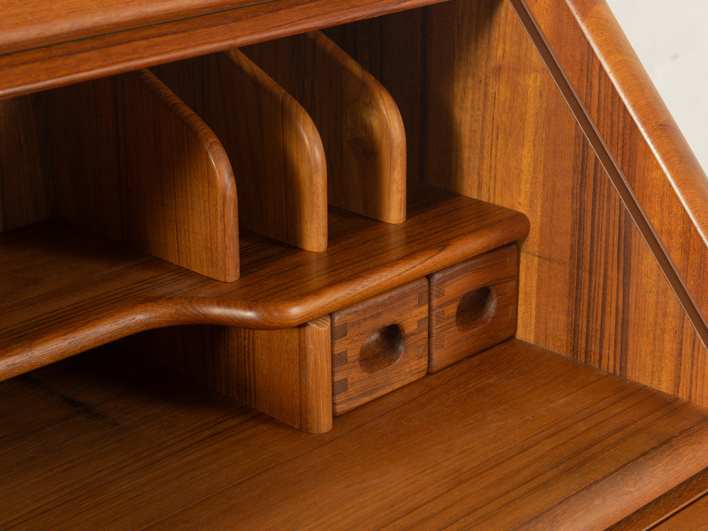 1980er Jahre Sekretär, Dyrlund