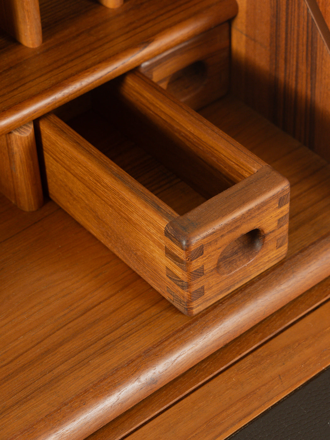 1980er Jahre Sekretär, Dyrlund