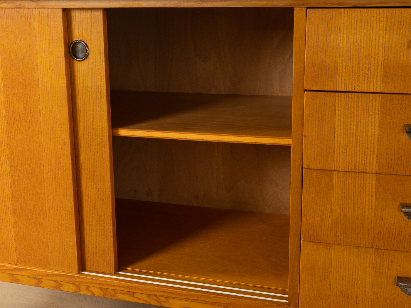 Zauberhafter Küchenschrank