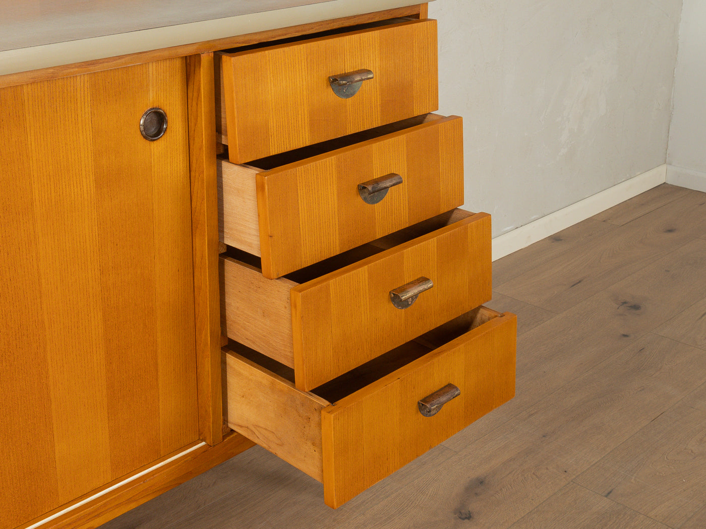 Zauberhafter Küchenschrank