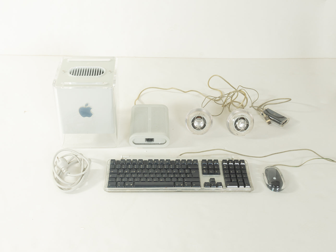 Power Mac G4 Cube & 17'' Studio Display, Apple
