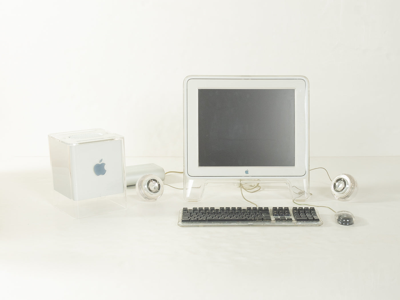 Power Mac G4 Cube & 17'' Studio Display, Apple