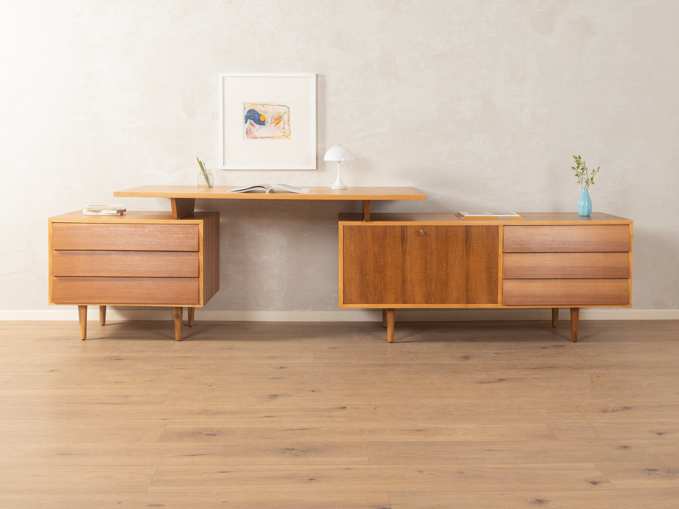 Asymmetrischer Schreibtisch im Mid-Century-Stil - Bild 3