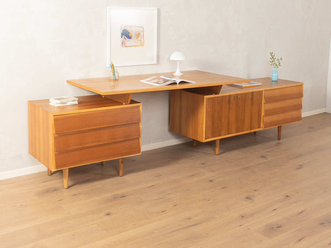Asymmetrischer Schreibtisch im Mid-Century-Stil - Bild 4