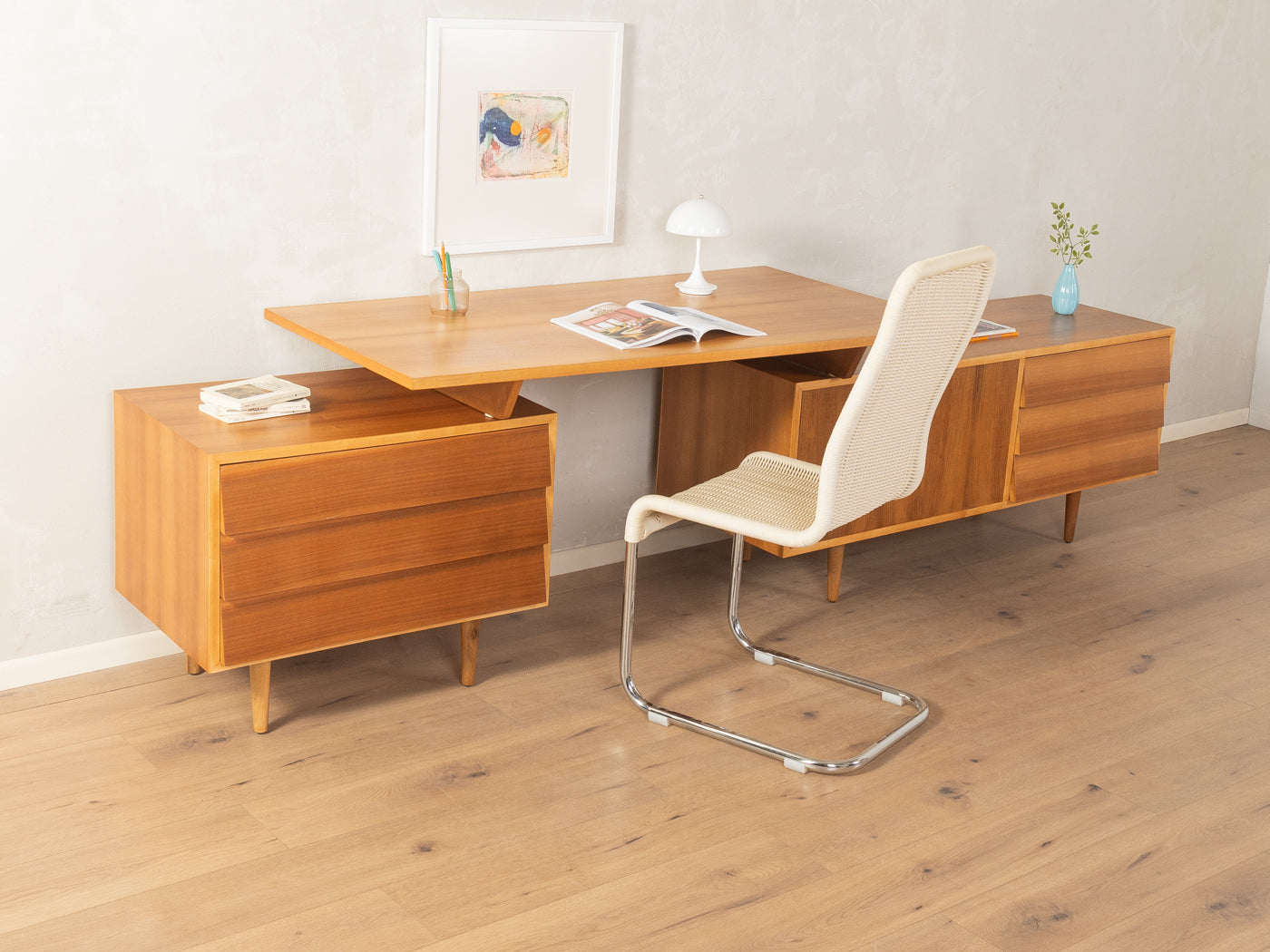 Asymmetrischer Schreibtisch im Mid-Century-Stil - Bild 1