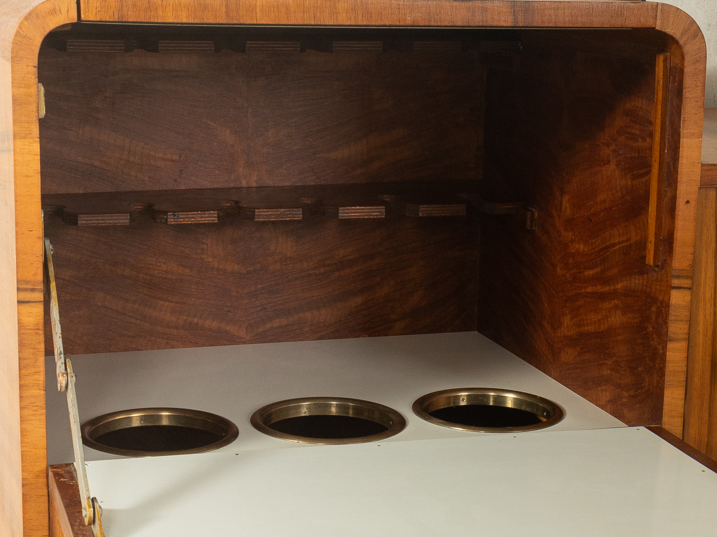 1930s Art Deco bar cabinet