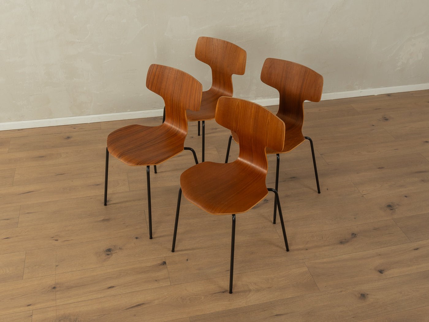 3103 HAMMER CHAIRS, Arne Jacobsen - Mid Century Friends - Vintage - Retro - Mid Century