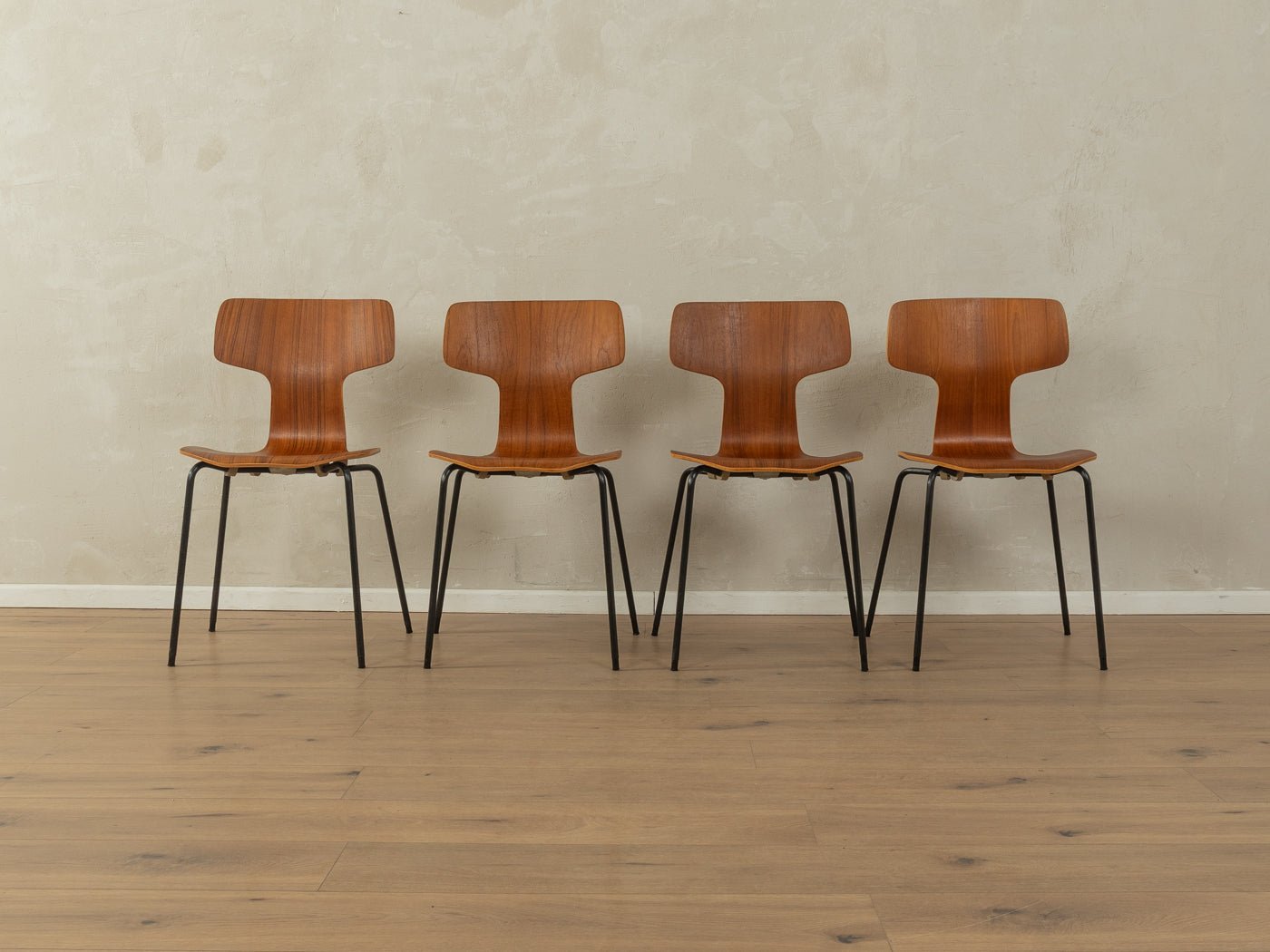 3103 HAMMER CHAIRS, Arne Jacobsen - Mid Century Friends - Vintage - Retro - Mid Century