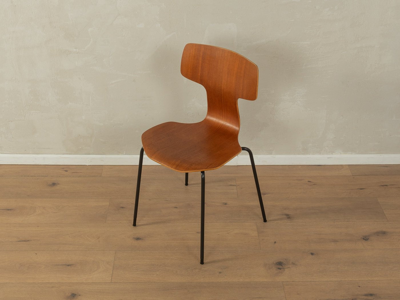 3103 HAMMER CHAIRS, Arne Jacobsen - Mid Century Friends - Vintage - Retro - Mid Century
