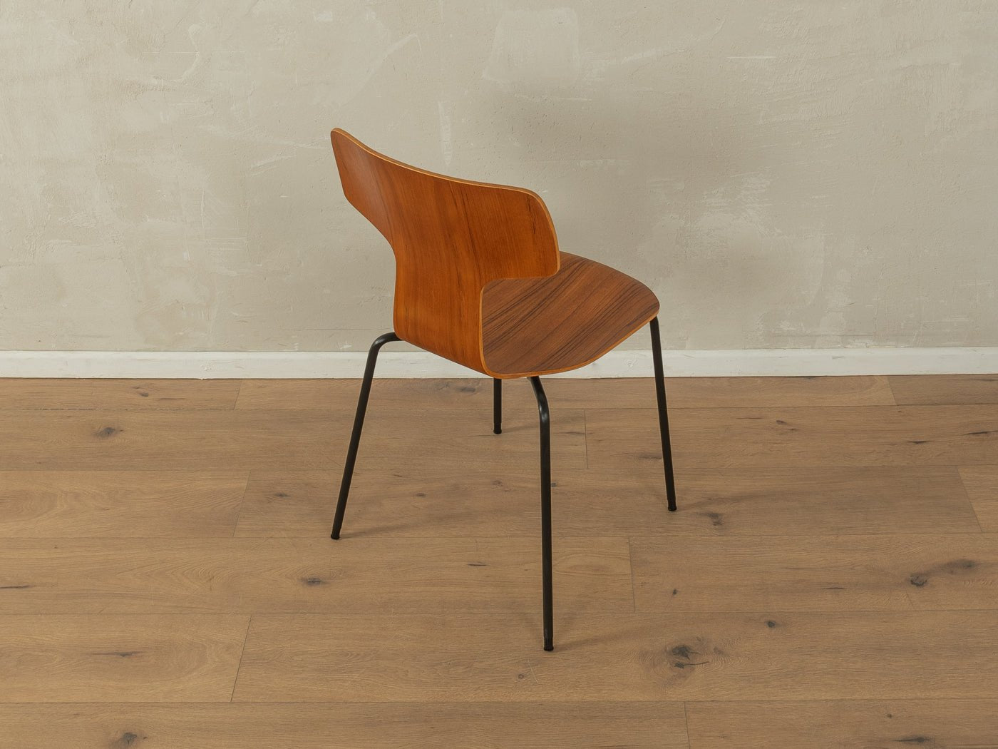 3103 HAMMER CHAIRS, Arne Jacobsen - Mid Century Friends - Vintage - Retro - Mid Century
