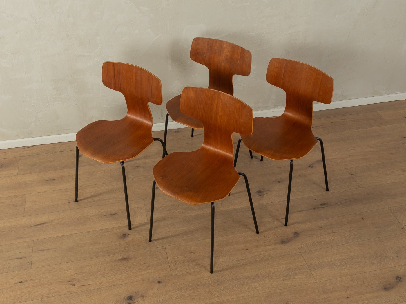 3103 HAMMER CHAIRS, Arne Jacobsen - Mid Century Friends - Vintage - Retro - Mid Century