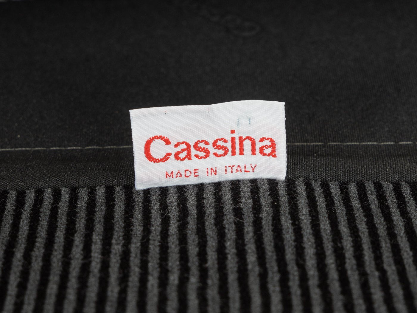 "675 MARALUNGA" Sofa, Vico Magistretti, Cassina - Mid Century Friends - Vintage - Retro - Mid Century