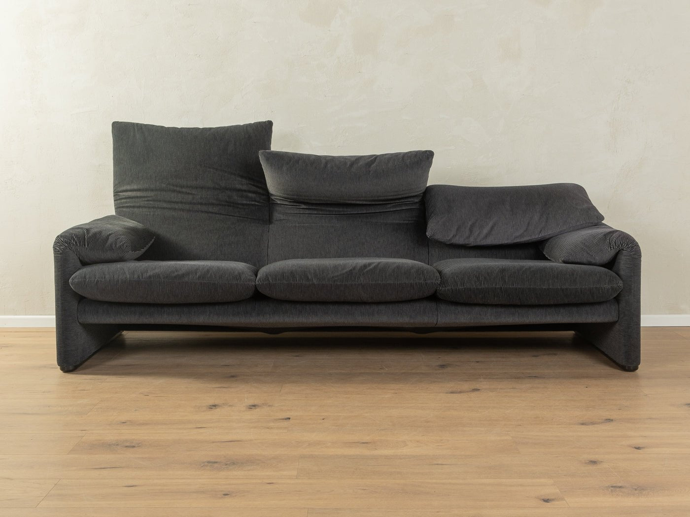 "675 MARALUNGA" Sofa, Vico Magistretti, Cassina - Mid Century Friends - Vintage - Retro - Mid Century
