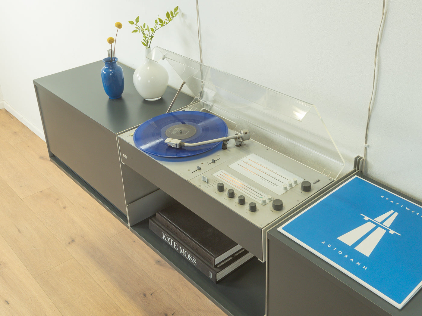 Braun TC 45/1 & Vitsœ 606 Shelving system, Dieter Rams