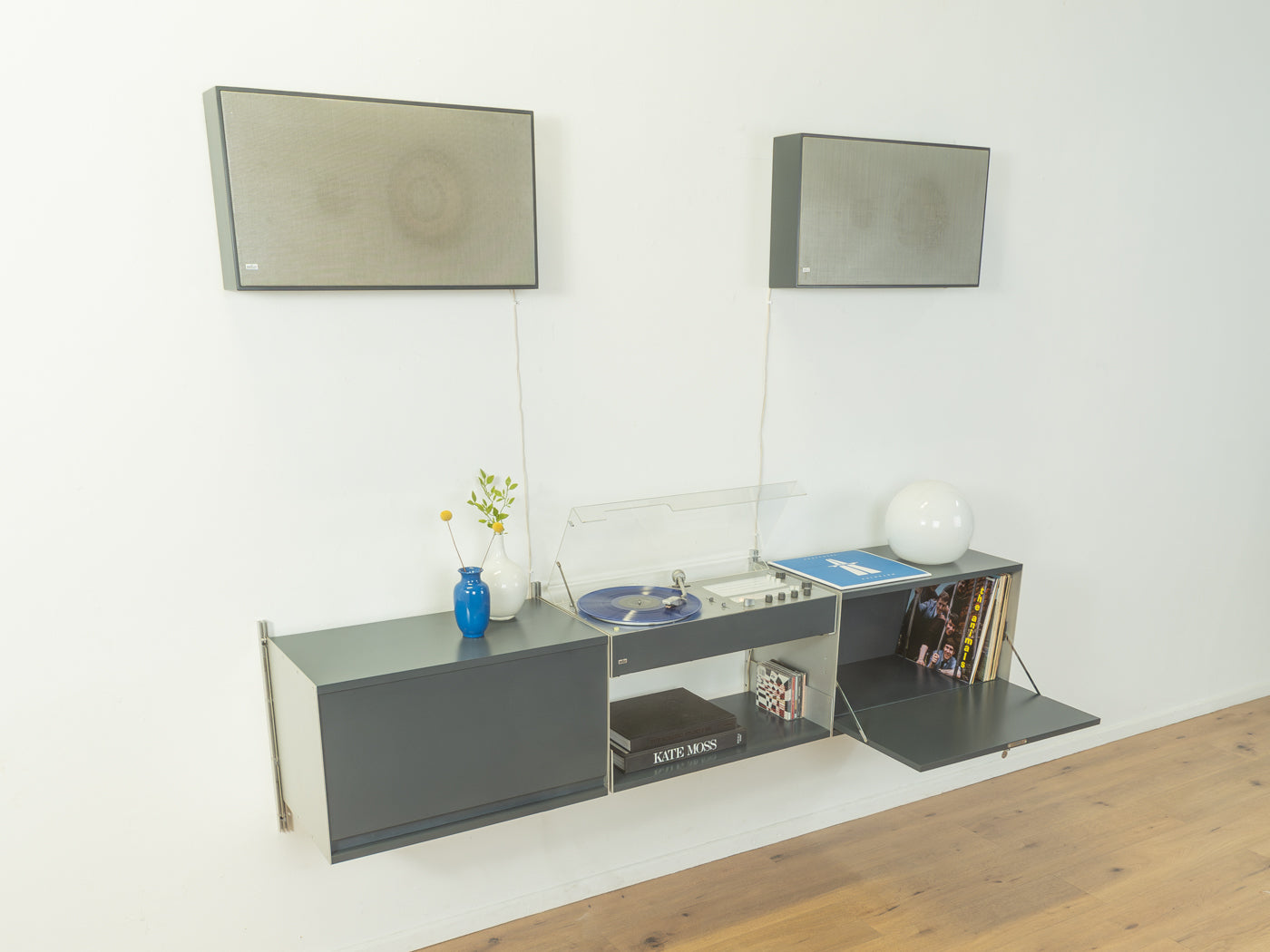 Braun TC 45/1 & Vitsœ 606 Shelving system, Dieter Rams