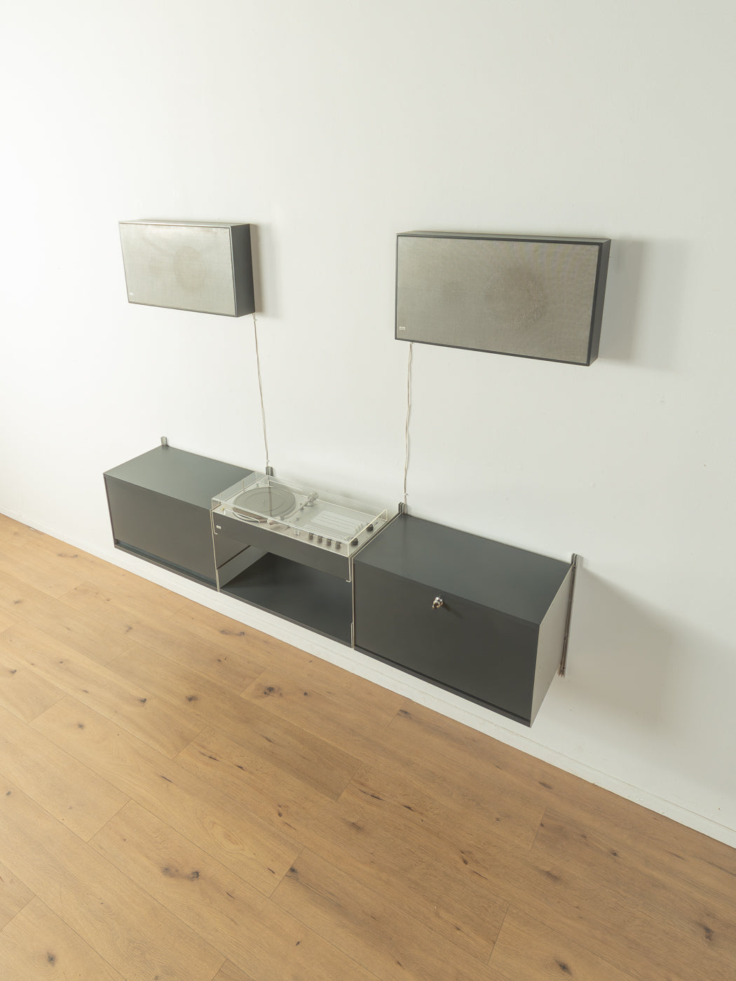 Braun TC 45/1 & Vitsœ 606 Shelving system, Dieter Rams