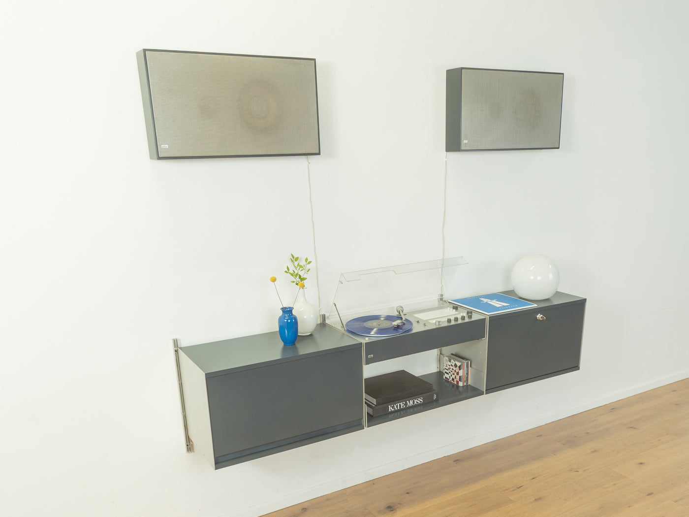 Braun TC 45/1 & Vitsœ 606 Shelving system, Dieter Rams