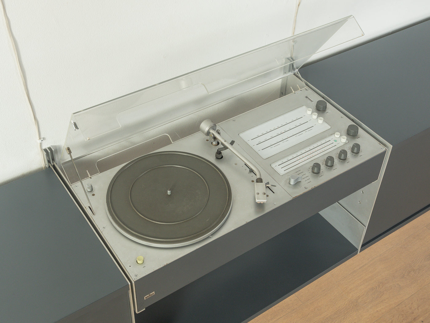 Braun TC 45/1 & Vitsœ 606 Shelving system, Dieter Rams