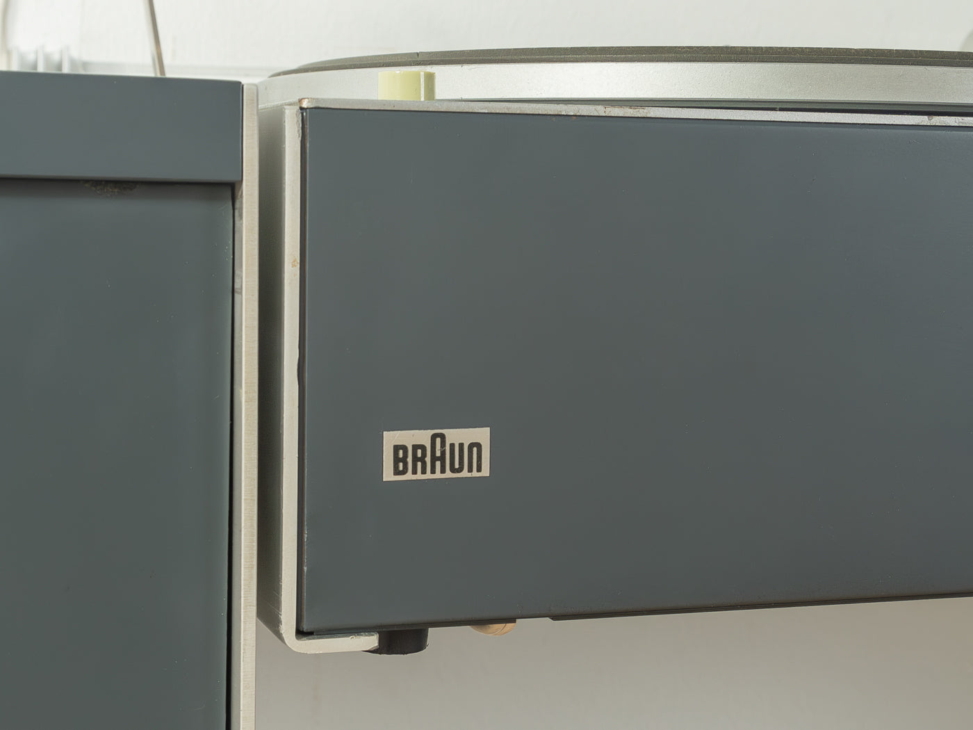 Braun TC 45/1 & Vitsœ 606 Shelving system, Dieter Rams