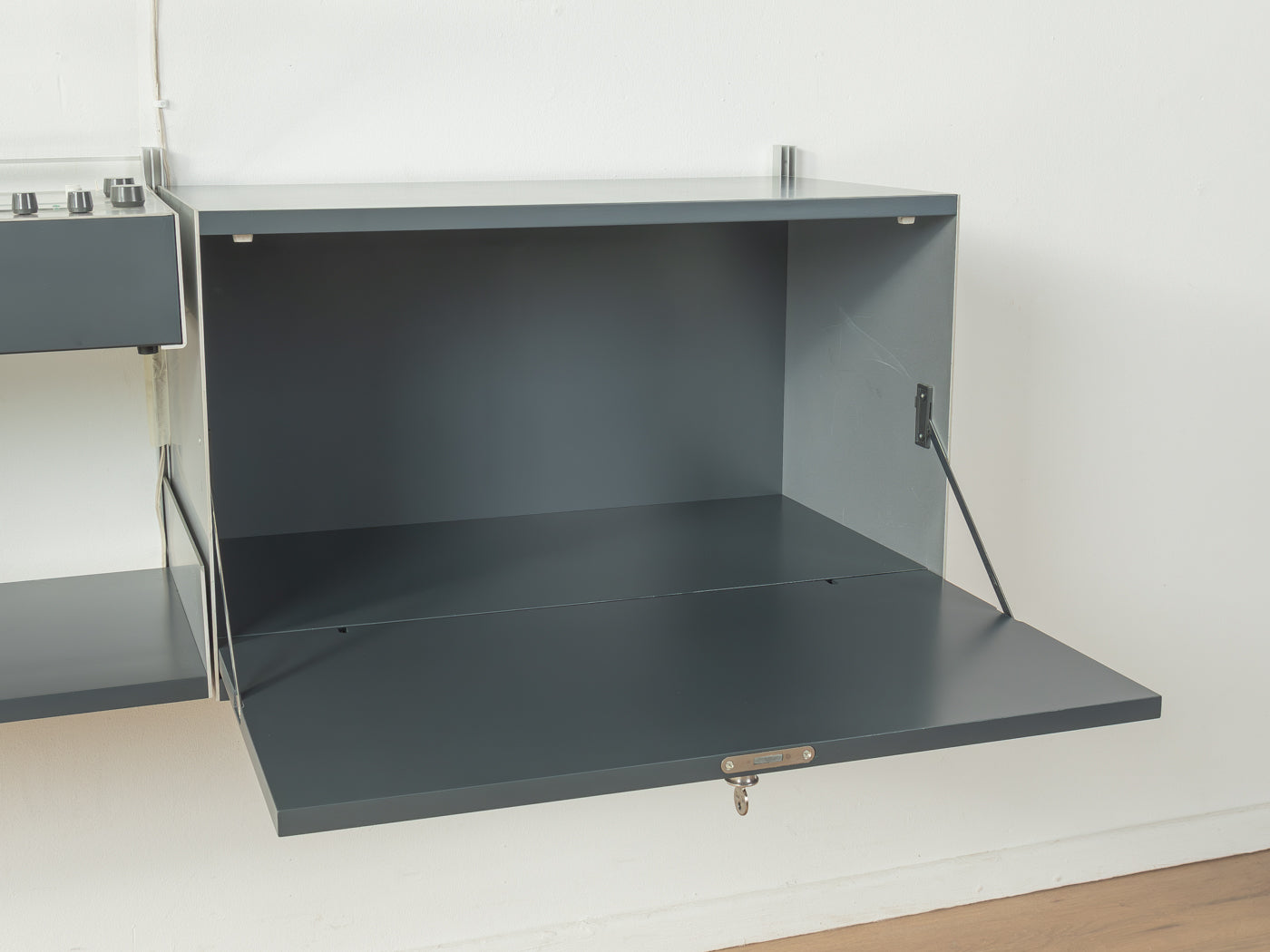 Braun TC 45/1 & Vitsœ 606 Shelving system, Dieter Rams