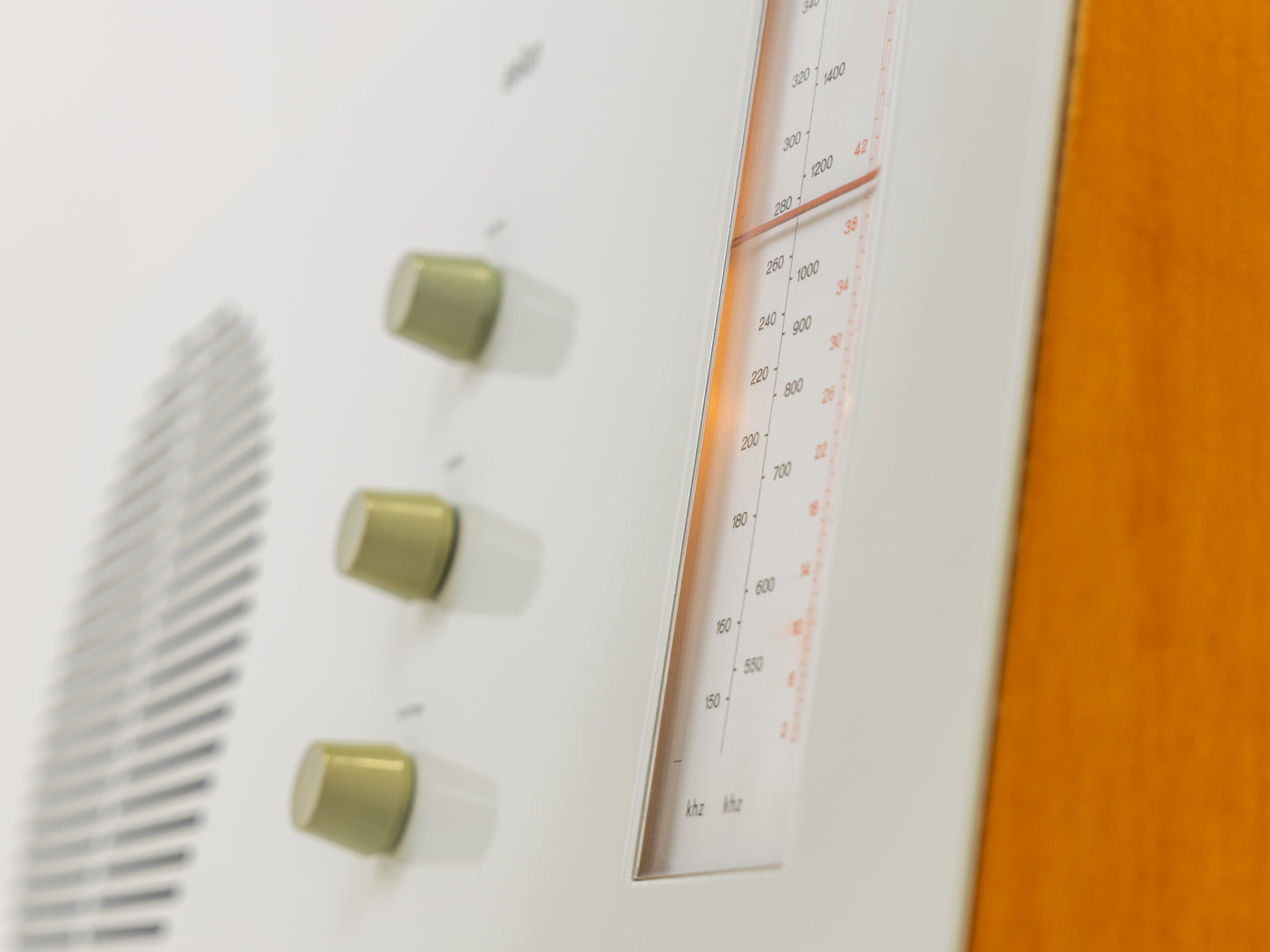 BRAUN RT 20 – Classic design table radio by Dieter Rams, Made in