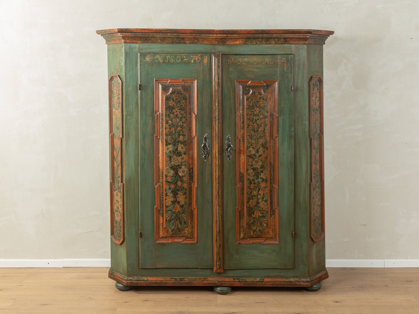 Antiker Bauernschrank - Mid Century Friends - Vintage - Retro - Mid Century