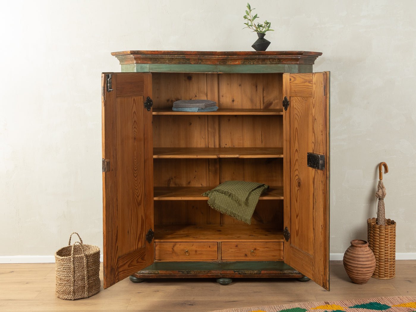 Antiker Bauernschrank - Mid Century Friends - Vintage - Retro - Mid Century