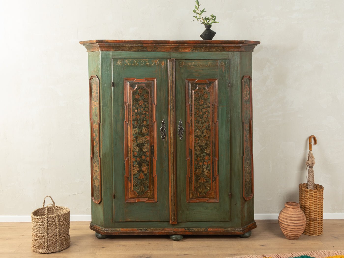 Antiker Bauernschrank - Mid Century Friends - Vintage - Retro - Mid Century